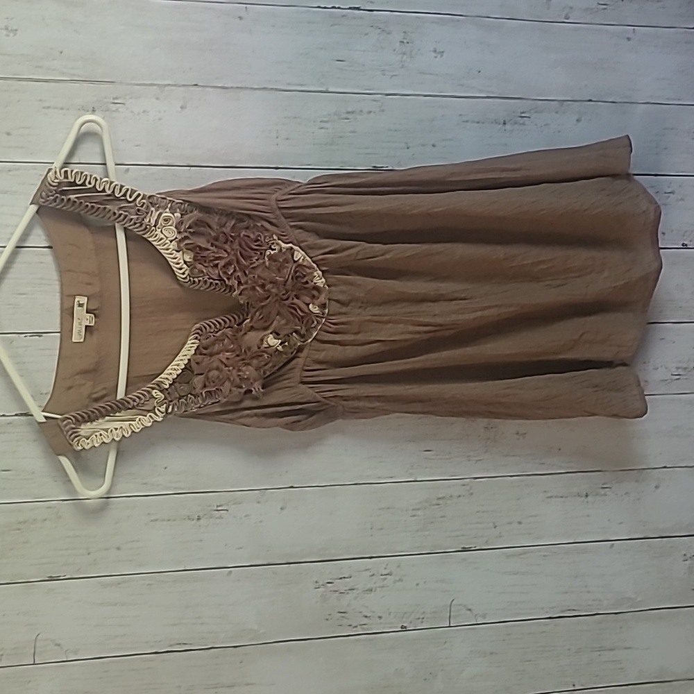 Mine crochet top. Khaki brown color. Lightweight linen feel. Size M.